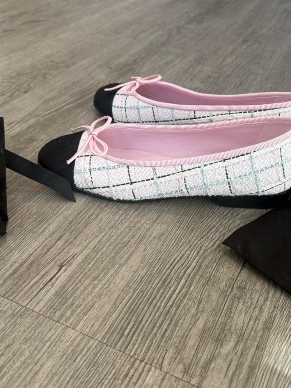 Chanel Pink and White Tweed CC Cap Toe Bow Ballet Flats - Picture 8 of 14